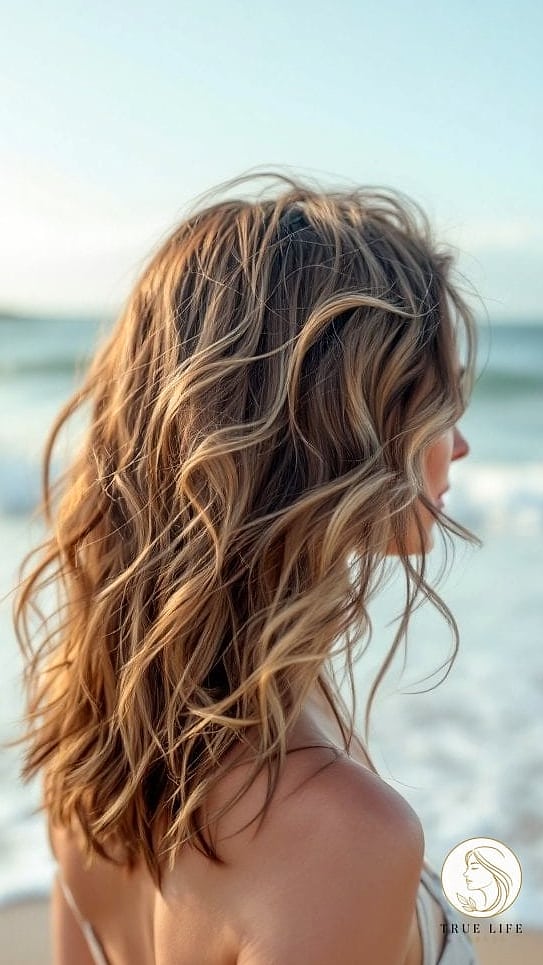23 Prom Hairstyles For Medium Hair for When You Need a Fresh Change 14 Beachy Waves With A Center Part
