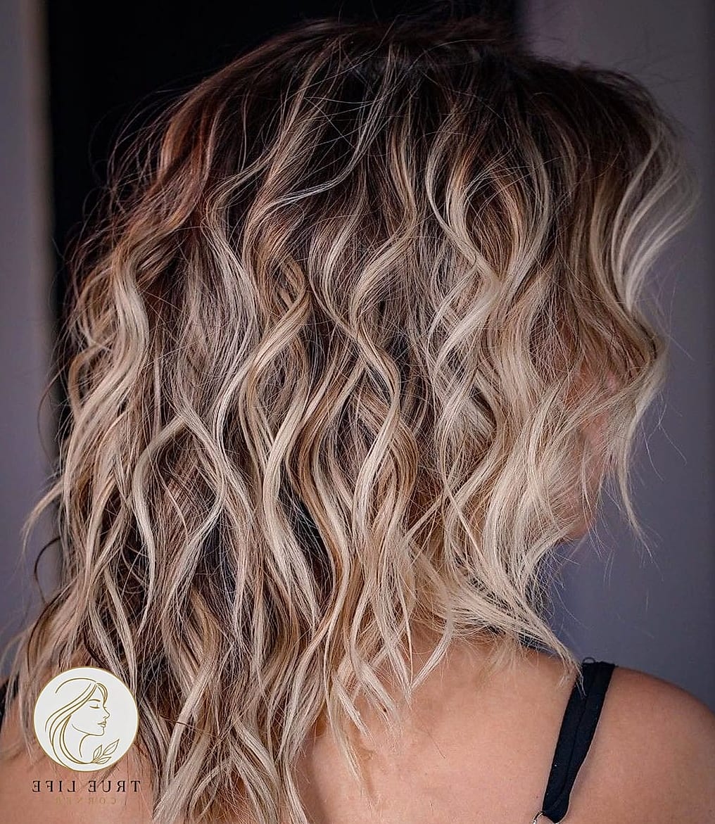 14 Easy Hairstyles For Medium Length Hair You'll Want to Re-Create Immediately 11 Beachy Waves with a Center Part