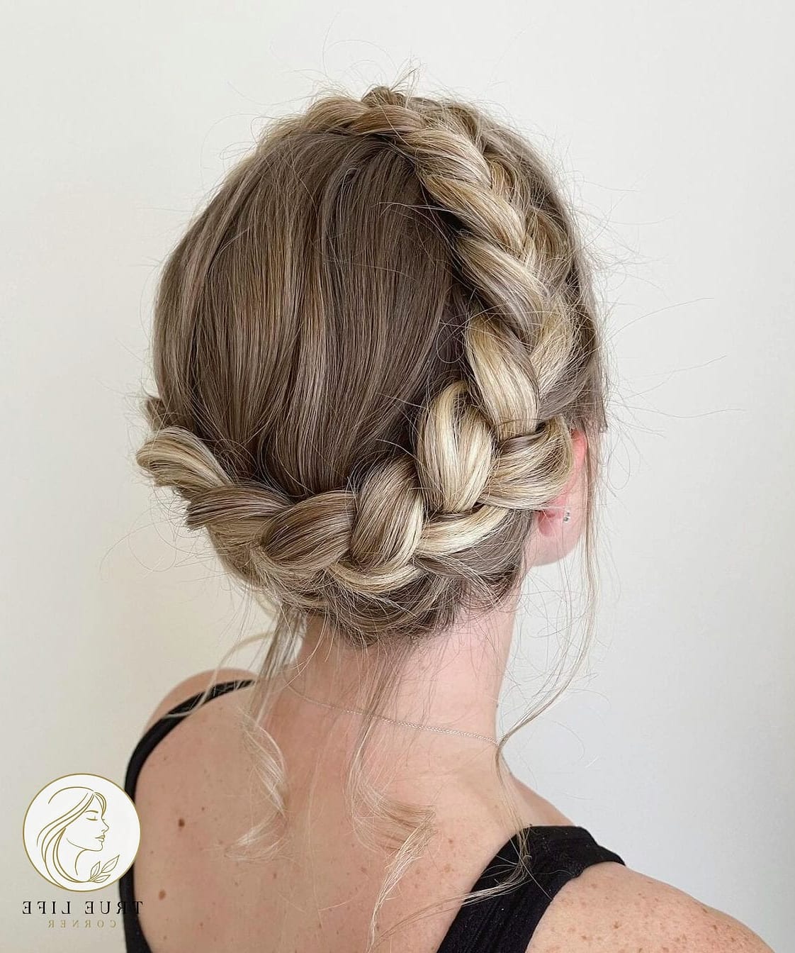30 Quick Easy Hairstyles For Medium Hair Inspo That's Giving Us Everything 9 Braided Crown