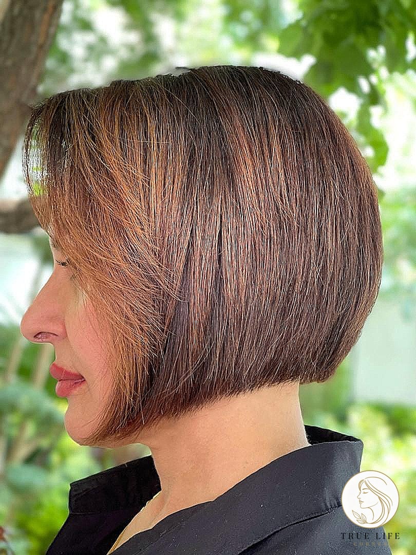 20 Hairstyles For Short Straight Hair Black Everyone Is Pinning Right Now 8 Chin-Length Straight Bob with Subtle Highlights
