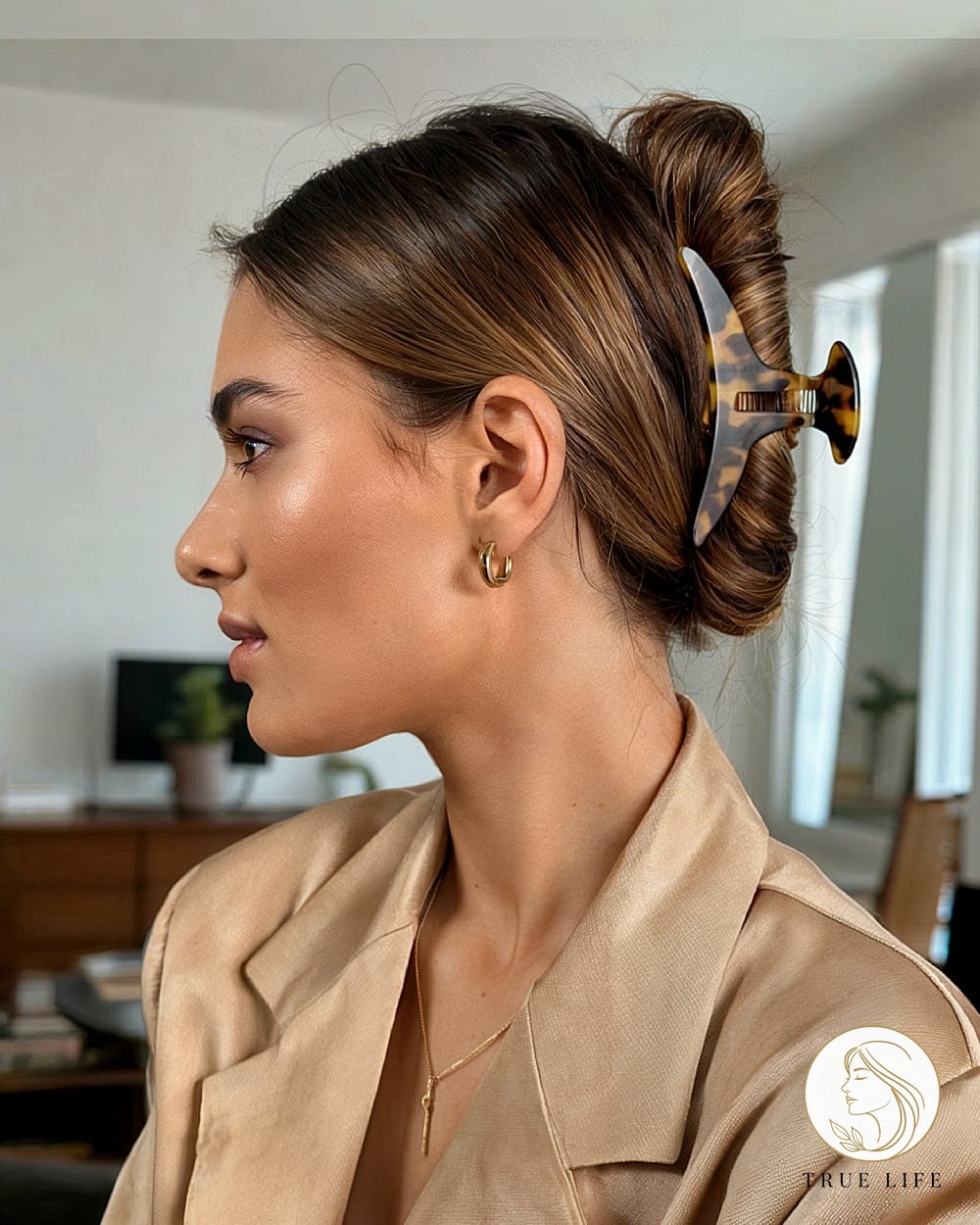 13 Claw Clip Hairstyles Long Hair Ideas You Need to Try Right Now 5 Classic French Twist with a Claw Clip