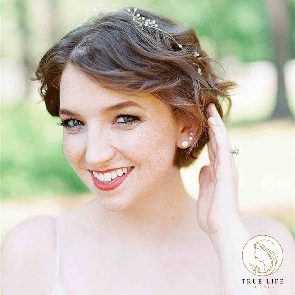 7 Short Prom Hairstyles That Belong on Your Inspiration Board 3 Effortless and Beautiful Short Style