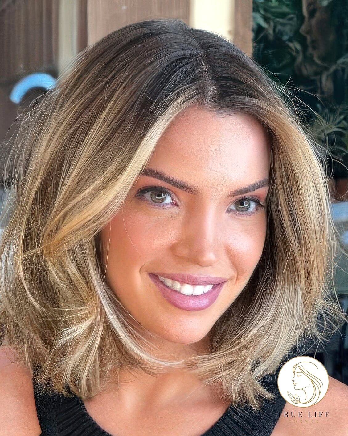 Face-Framing Highlights With Loose Layers