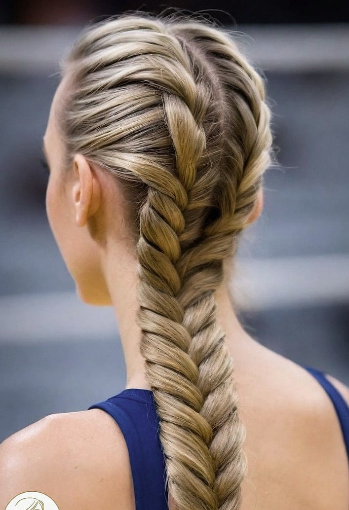 13 Volleyball Hairstyles For Short Hair That Are Actually Easy to DIY 9 The Fishtail Braid