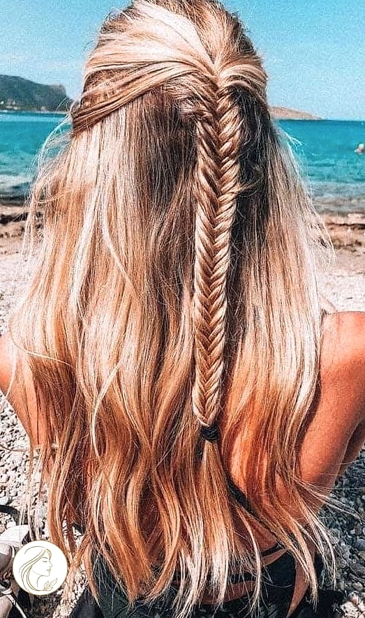 12 Beach Hairstyles For Long Hair Everyone Is Pinning Right Now 4 Half-Up Beachy Ponytail