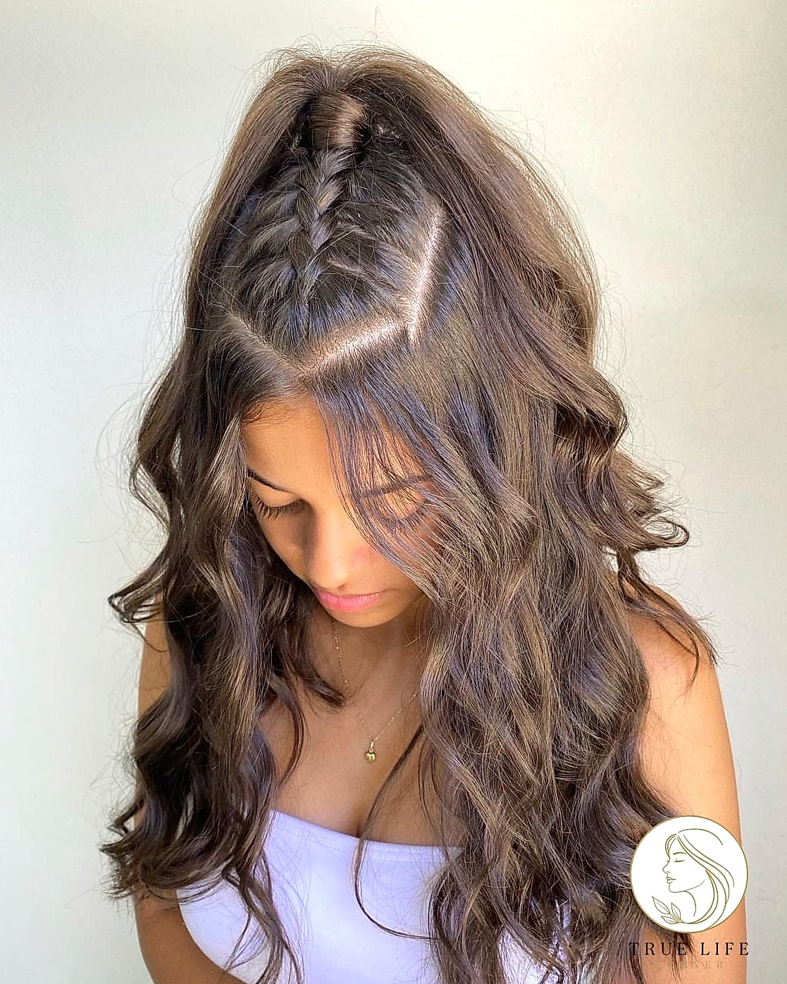 19 Cute Easy Hairstyles For Medium Hair for When You Need a Fresh Change 11 Half-Up Braided Ponytail