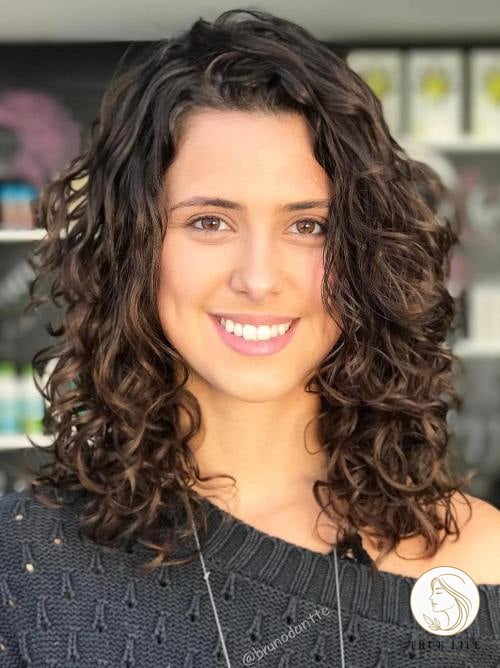 Medium Layered Cut for Loose Curls