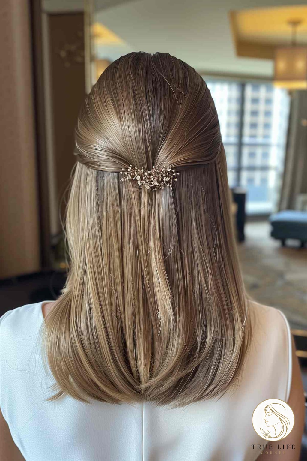25 Hairstyles For Medium Length Hair With Layers That Are Trending on Pinterest This Week 5 MEDIUM LENGTH SIDE PART