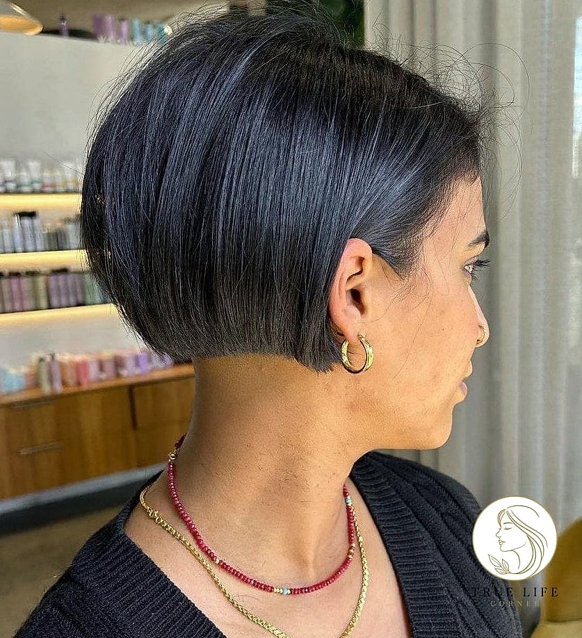 20 Hairstyles For Short Straight Hair Black Everyone Is Pinning Right Now 20 Rounded Straight Bob with a Curved Under Finish