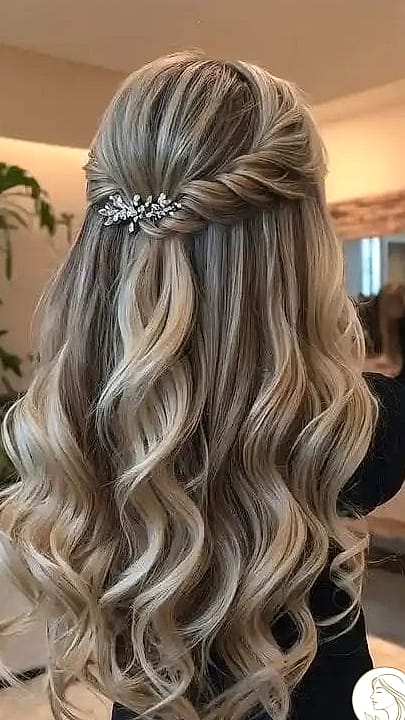 25 Prom Hairstyles For Short Hair Everyone Is Pinning Right Now 11 Sassy Hairstyles for Fabulous Older Women