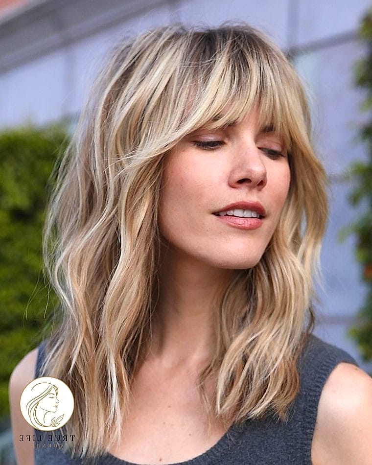 13 Cute Medium Length Hairstyles Everyone Is Pinning Right Now 5 Shoulder Length Shag