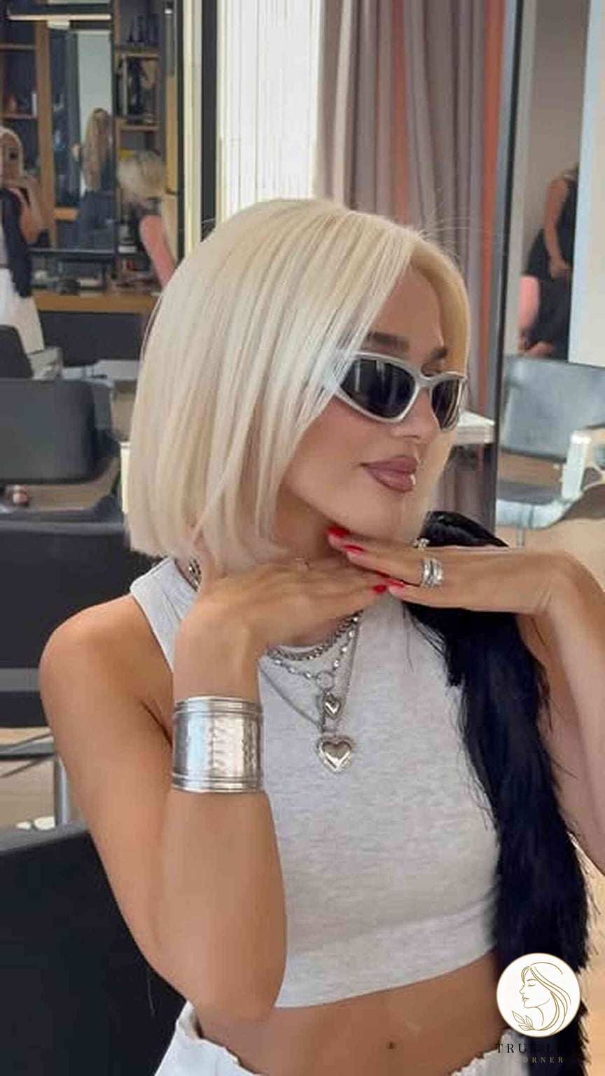 20 Hairstyles For Short Straight Hair Black Everyone Is Pinning Right Now 12 Sleek Straight Blonde Bob with Textured Ends