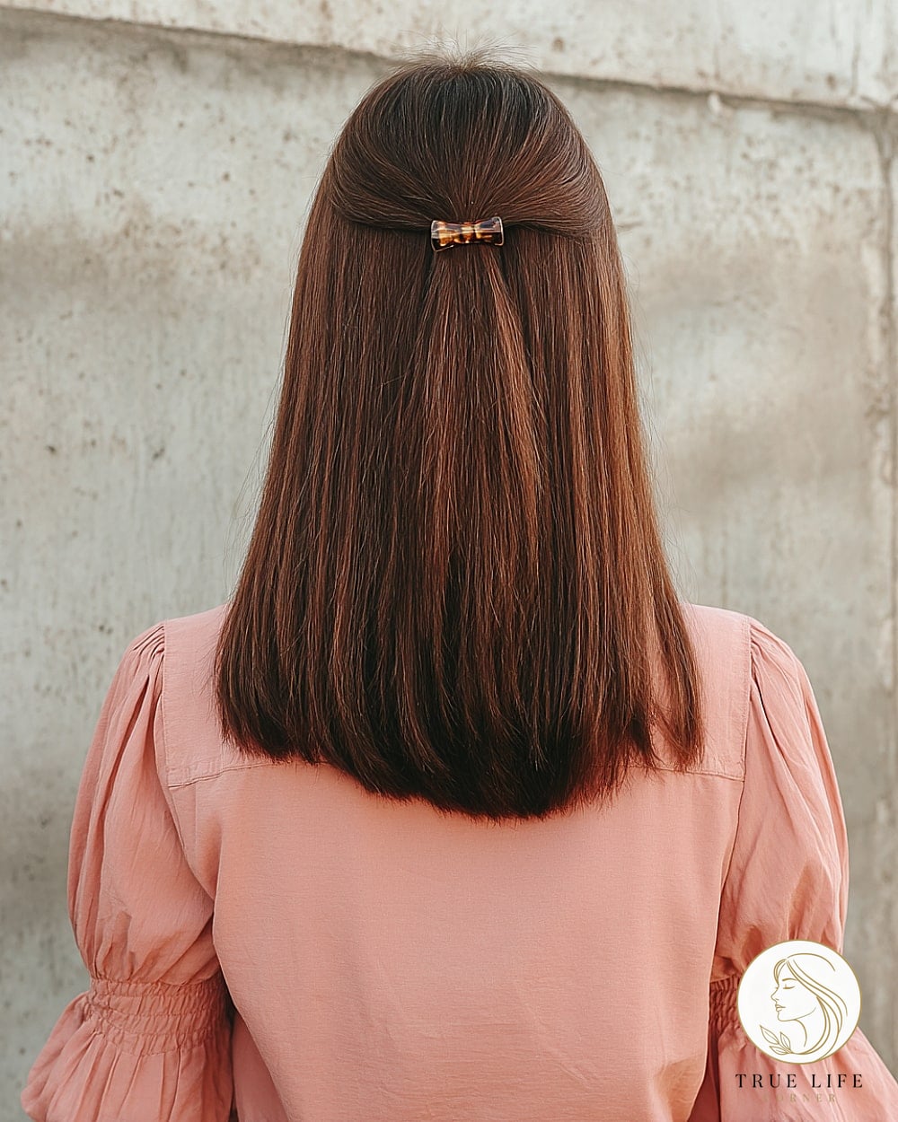 13 Claw Clip Hairstyles Long Hair Ideas You Need to Try Right Now 4 Small Claw Clip Hairstyle