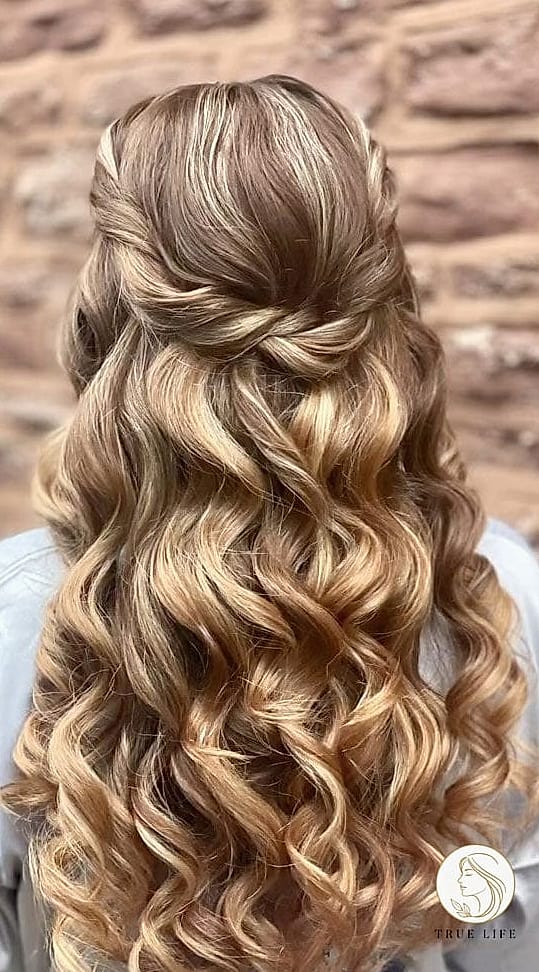 23 Prom Hairstyles For Medium Hair for When You Need a Fresh Change 2 Soft Curled Half-Up Style