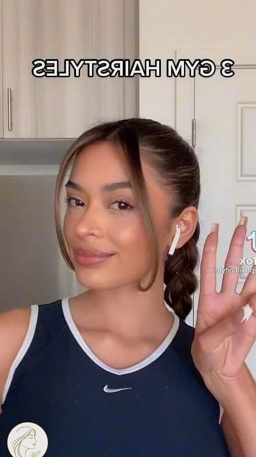 20 Gym Hairstyles For Short Hair You'll Want to Re-Create Immediately 2 The Textured Half-Up