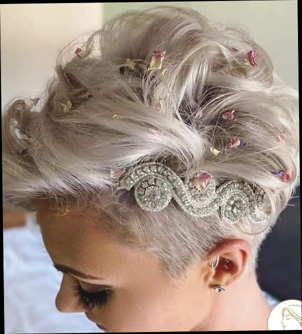 10 Wedding Guest Hairstyles For Short Hair to Save Before They Blow Up 4 Textured Pixie Cut