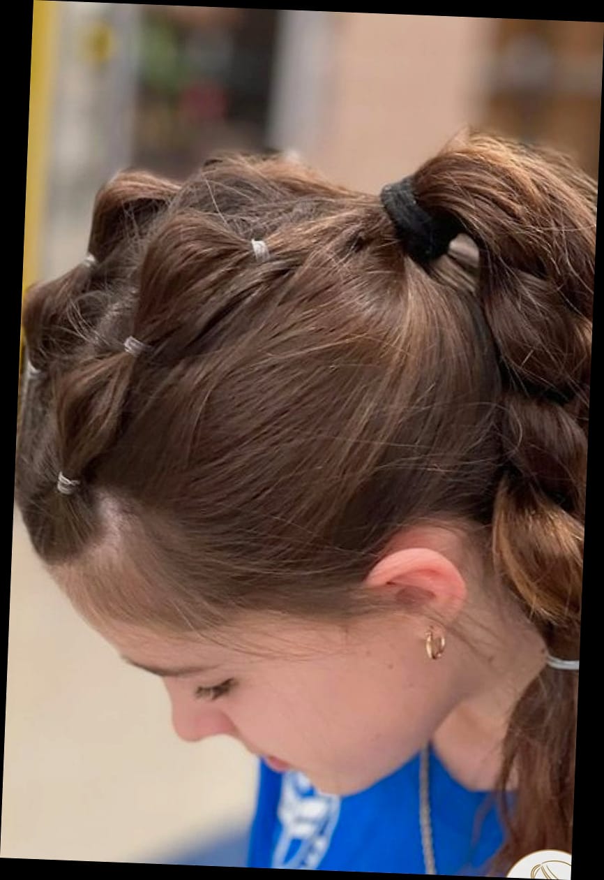 13 Volleyball Hairstyles For Short Hair That Are Actually Easy to DIY 8 The Twisted Half-Up