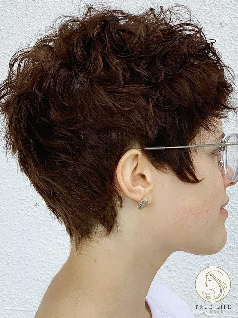 Voluminous Crop with Side Swept Fringe