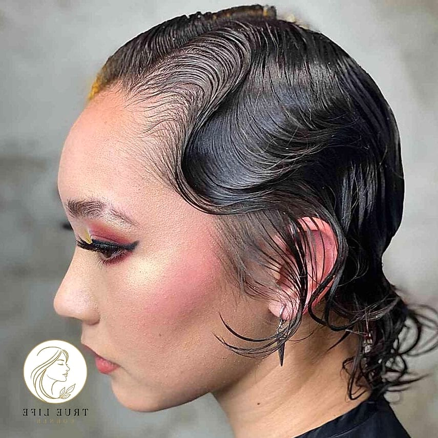 30 Quick Easy Hairstyles For Medium Hair Inspo That's Giving Us Everything 15 Wet-Look Slick Style