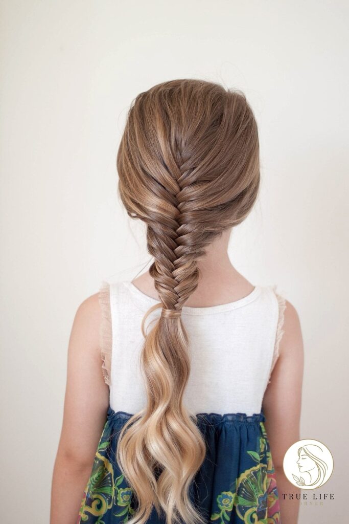 19 School Hairstyles For Long Hair That Are Both Cute and Low Maintenance 1 featured 1712