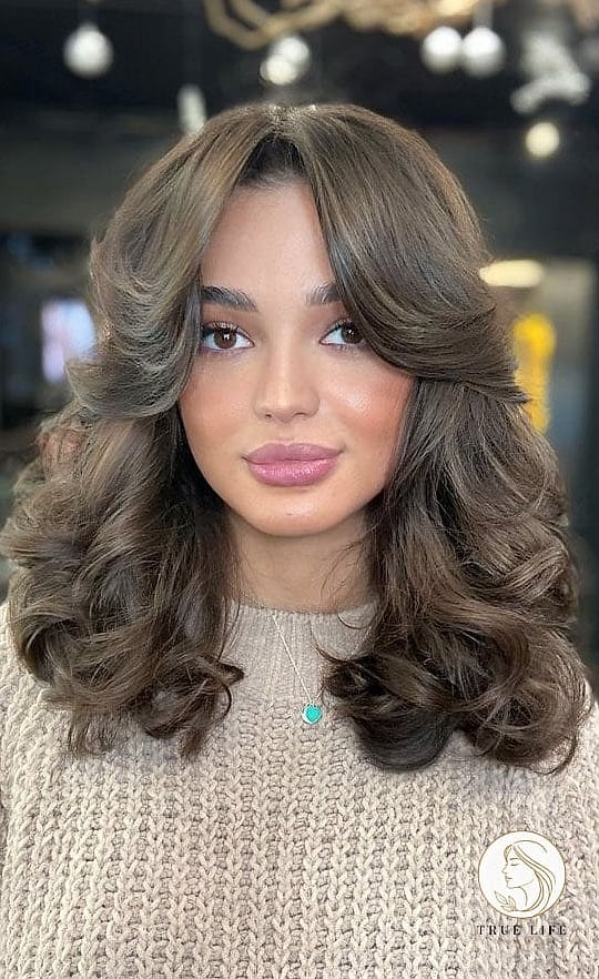 18 Cute Hairstyles For Medium Hair Perfect for Your Next Salon Appointment 9 Butterfly Layers With Dimensional Color