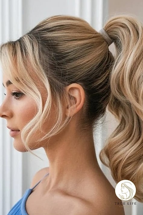 18 Cute Hairstyles For Medium Hair Perfect for Your Next Salon Appointment 11 Classic Blowout Ponytail