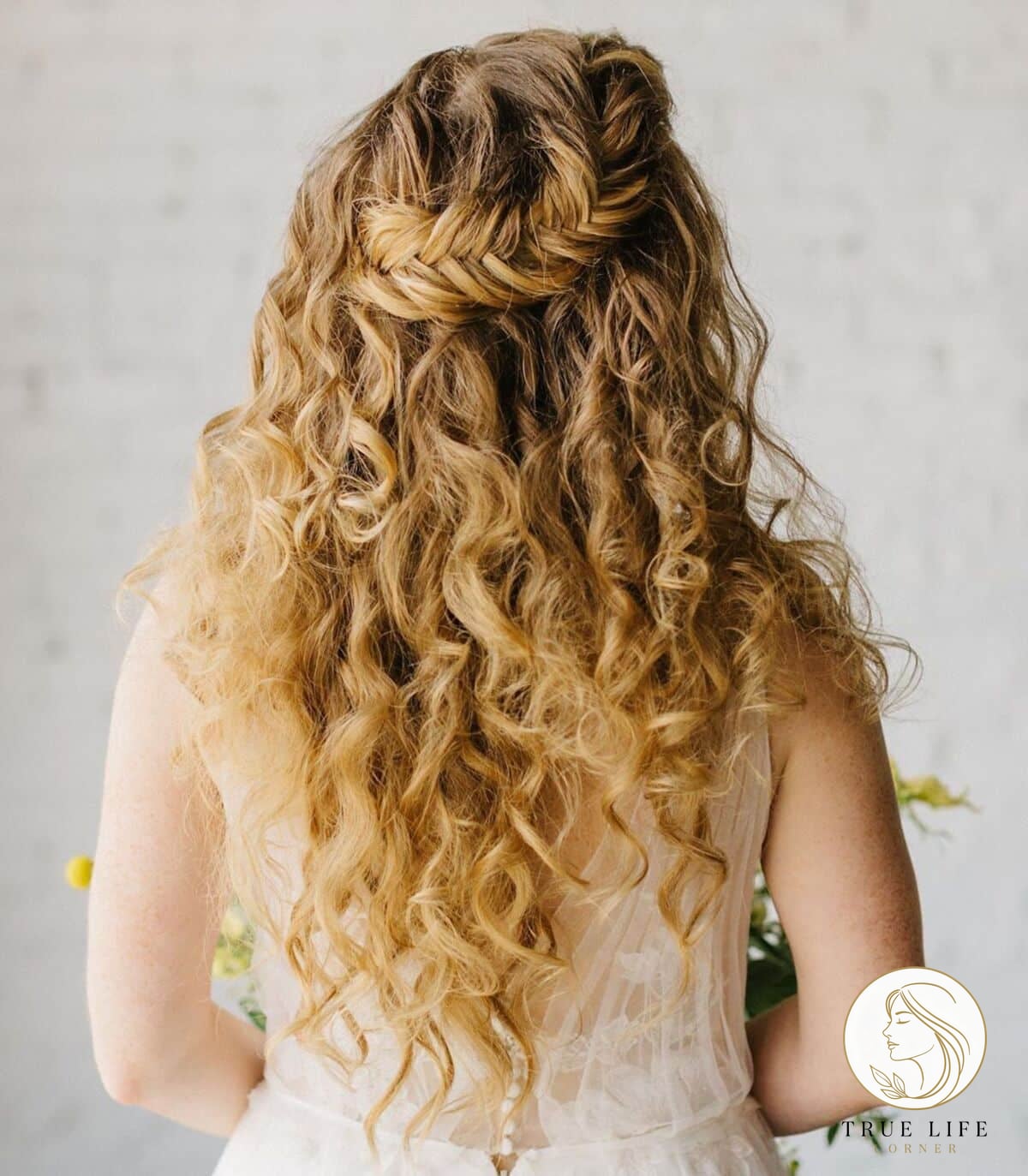 27 Side Braid Hairstyles Everyone Is Pinning Right Now 20 Cute Side Braid with Curls