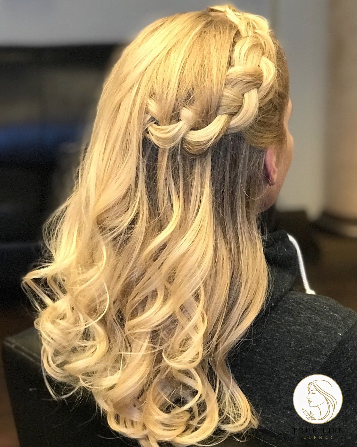 27 Side Braid Hairstyles Everyone Is Pinning Right Now 11 Side Dutch Braid