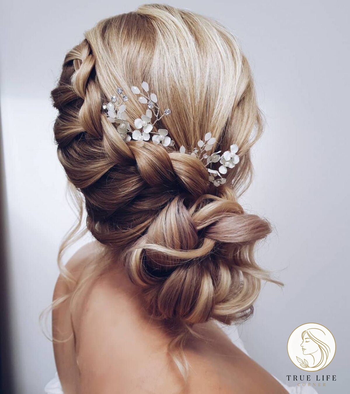 27 Side Braid Hairstyles Everyone Is Pinning Right Now 19 Side Loose Braid