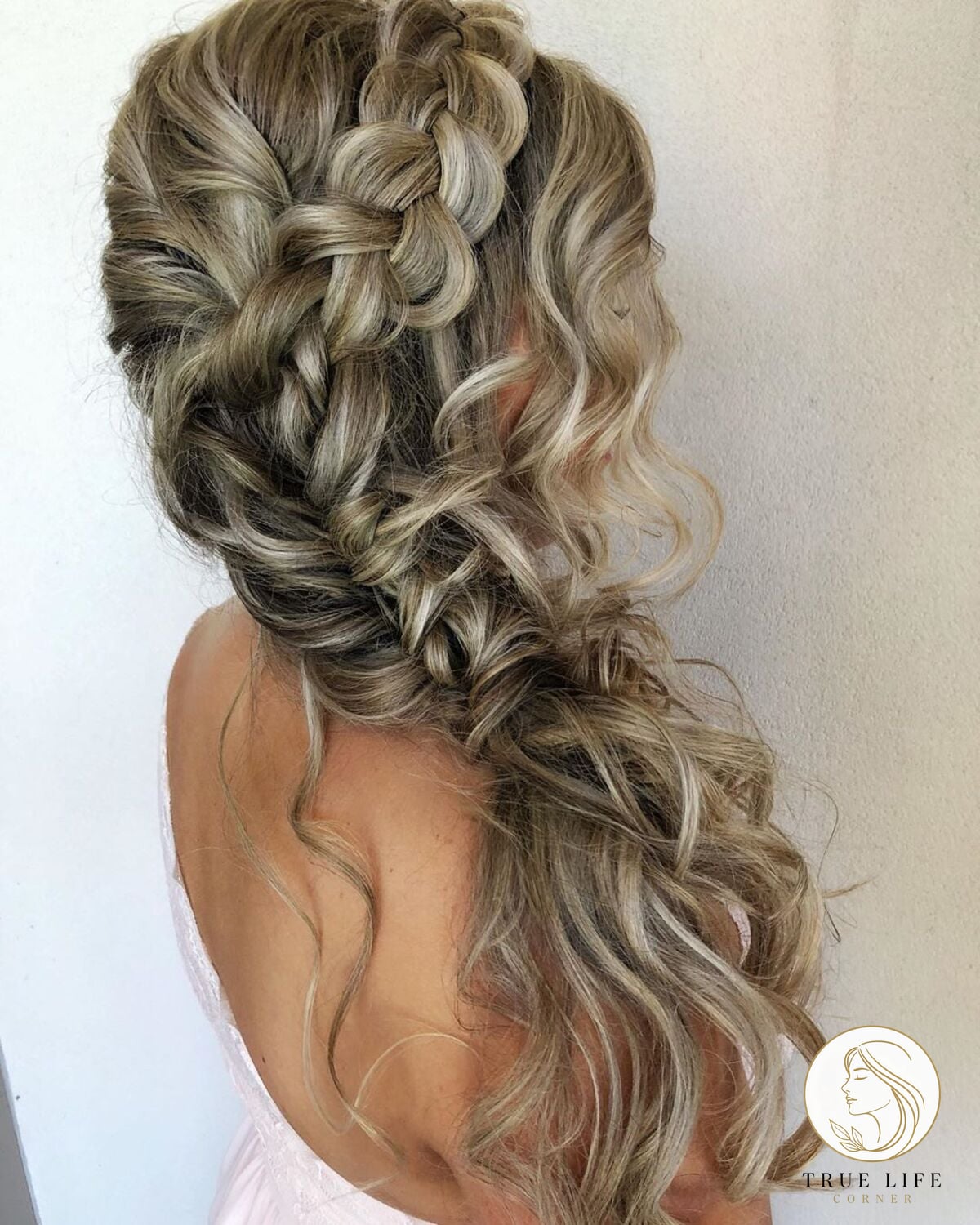 27 Side Braid Hairstyles Everyone Is Pinning Right Now 12 Side Messy Braid