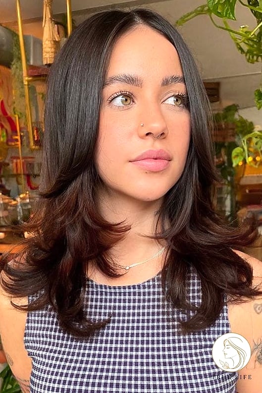 18 Cute Hairstyles For Medium Hair Perfect for Your Next Salon Appointment 5 Sleek Middle Part With Glossy Finish