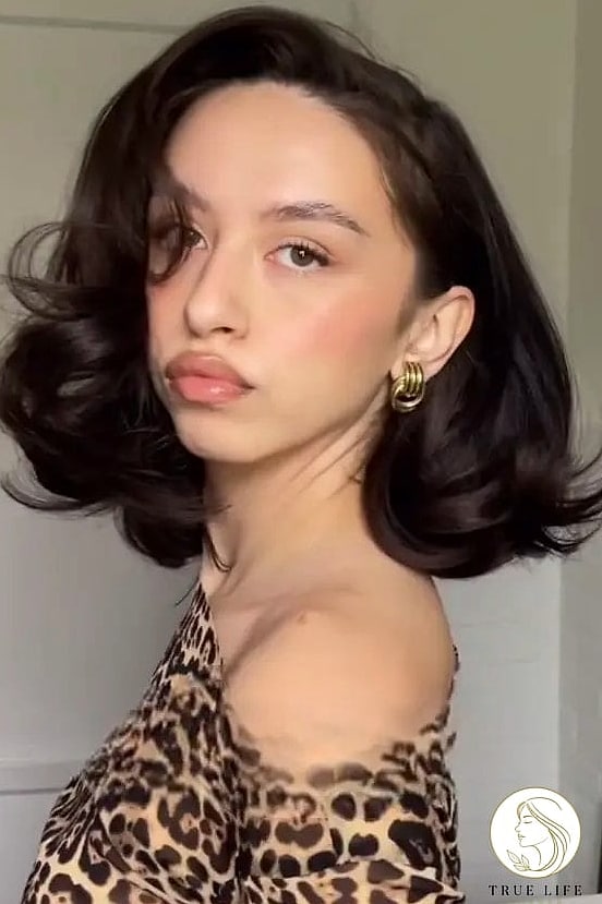 18 Cute Hairstyles For Medium Hair Perfect for Your Next Salon Appointment 6 Voluminous Blowout With Bouncy Ends
