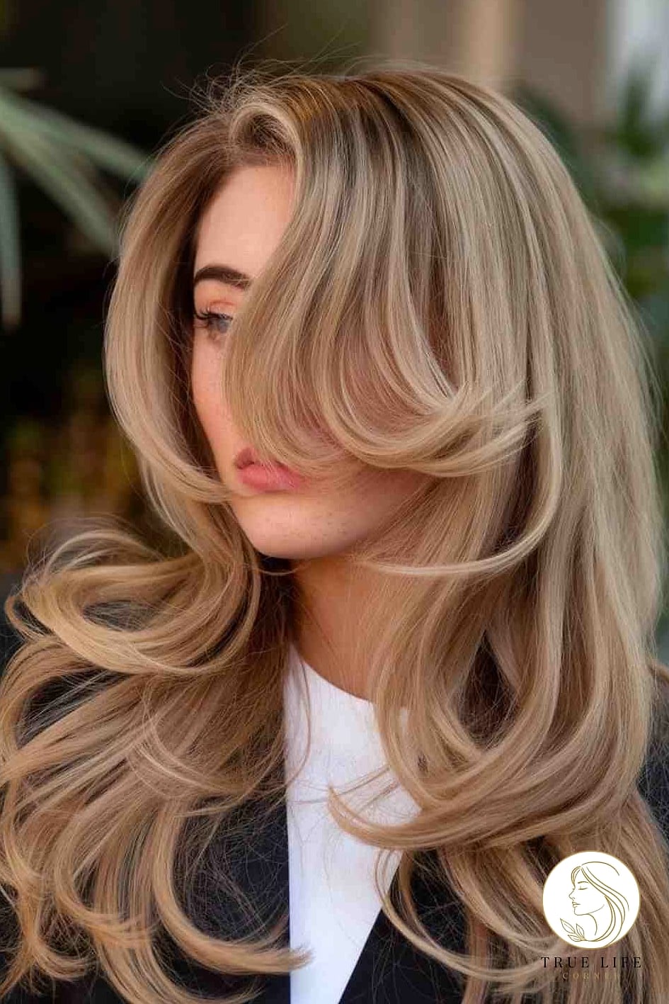 11 Elegant Hairstyles For Long Hair Perfect for Your Next Salon Appointment 6 Voluminous Blowout